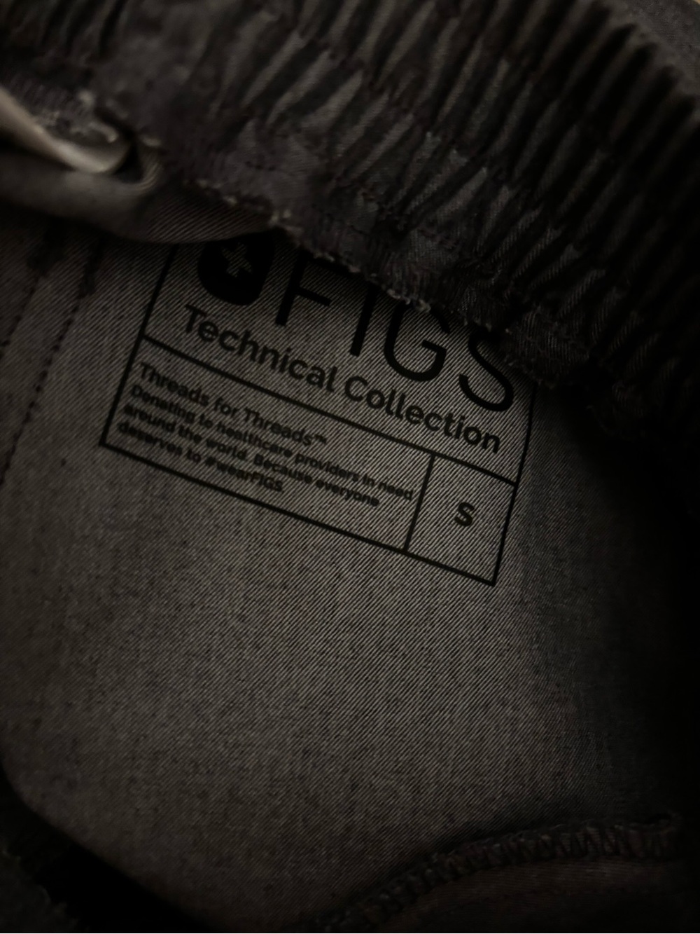 Figs Graphite Scrub Set - Picture 3 of 3
